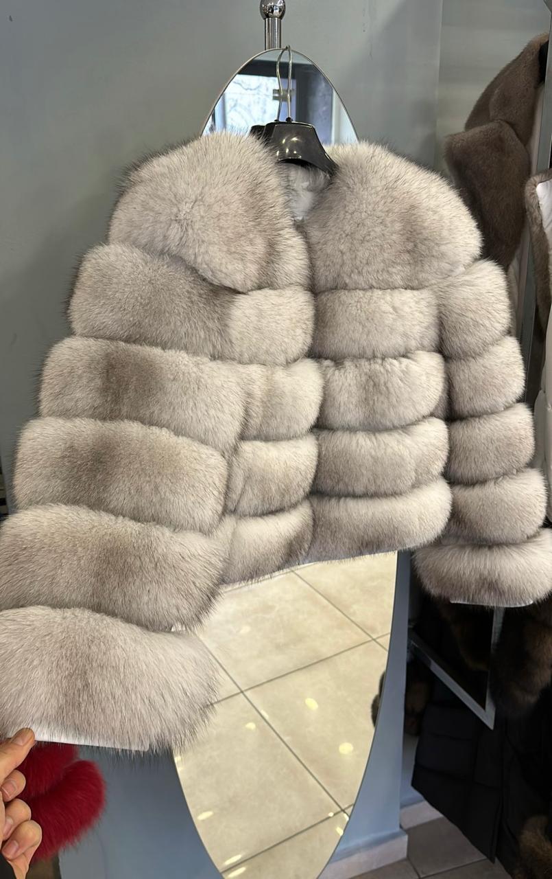 Natural full fox model