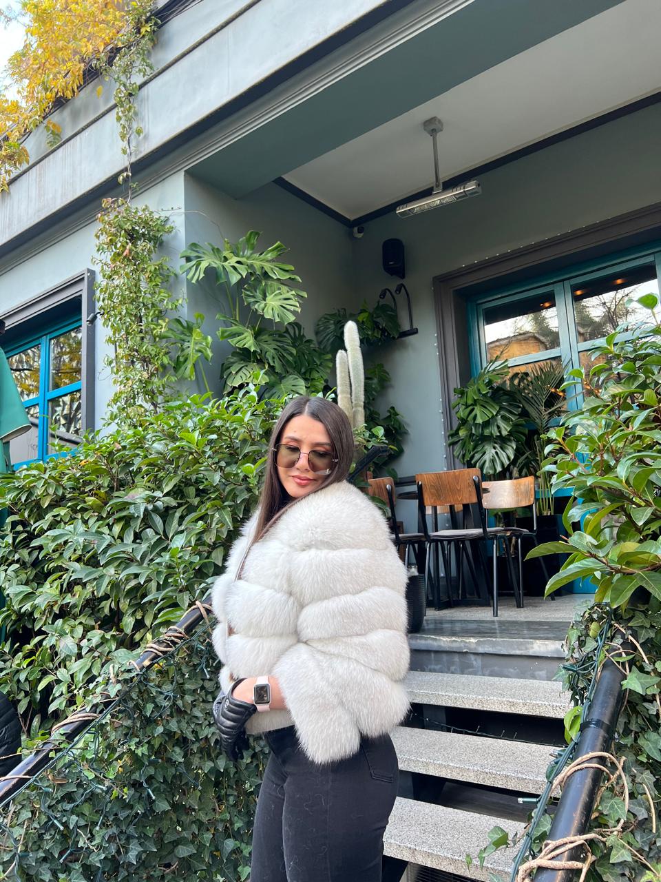 Natural full fox model