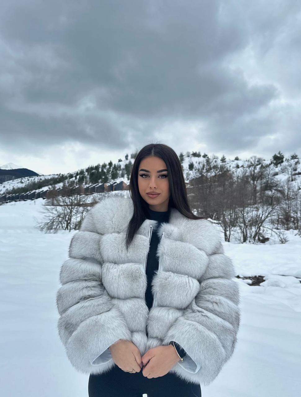 Natural full fox model