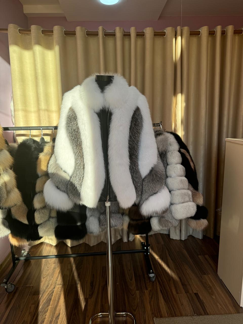 Mixed color fox model