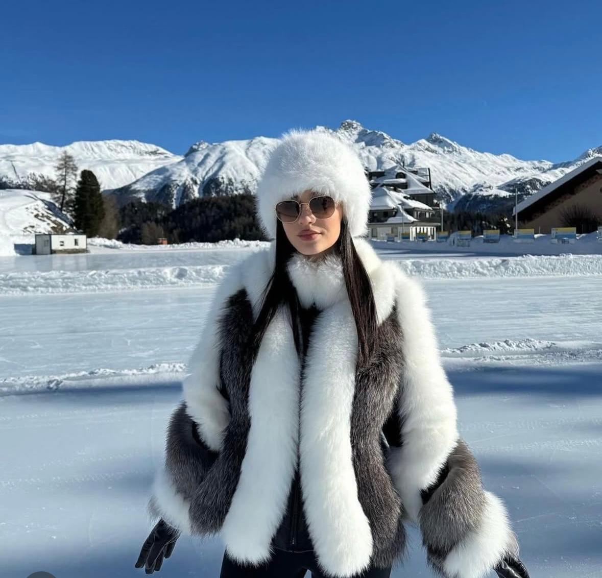 Mixed color fox model