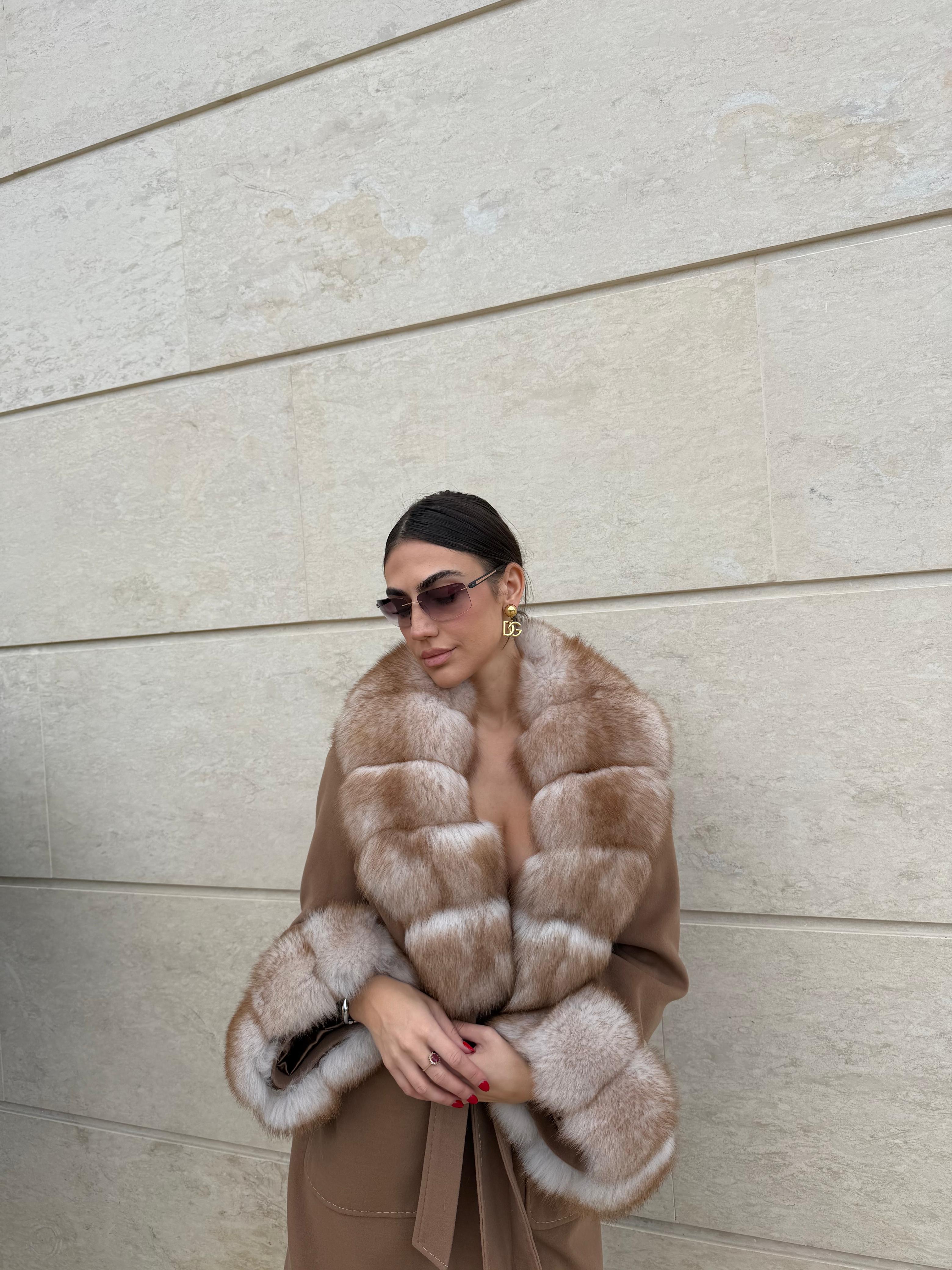 Cashmire beige coat with fox