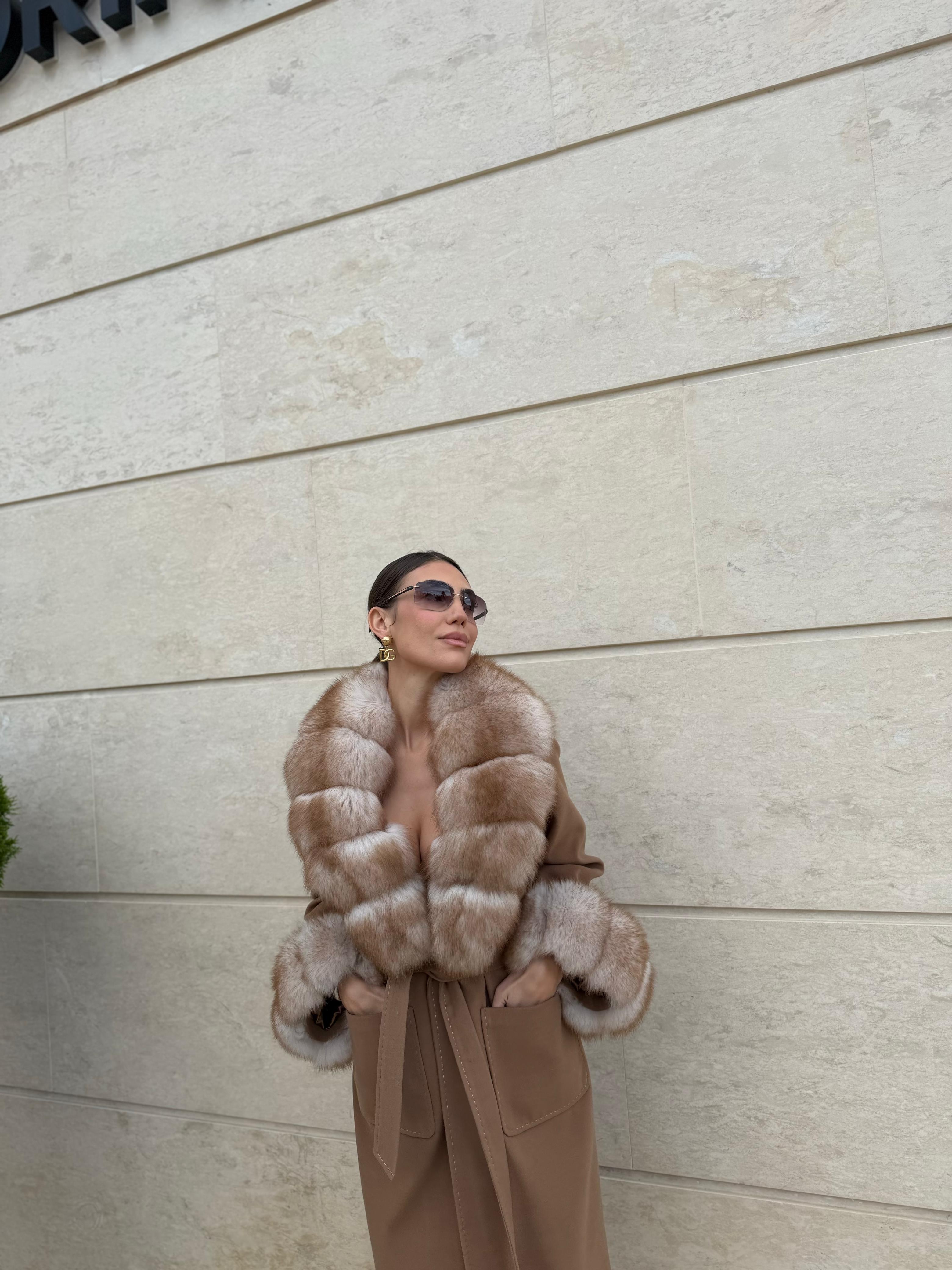 Cashmire beige coat with fox