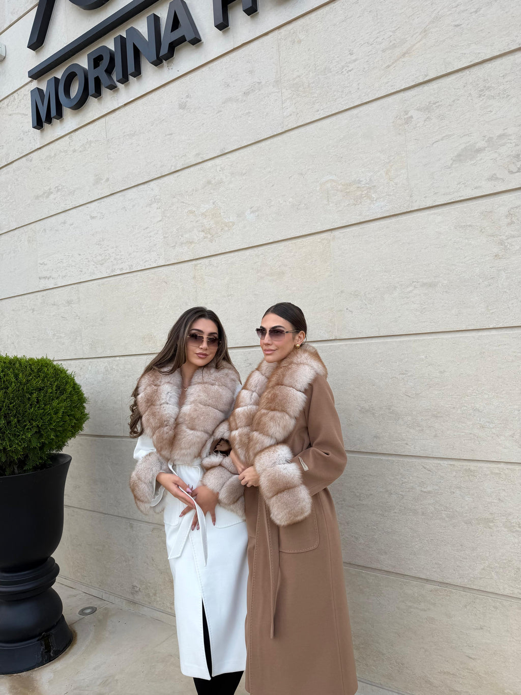 Cashmire beige coat with fox