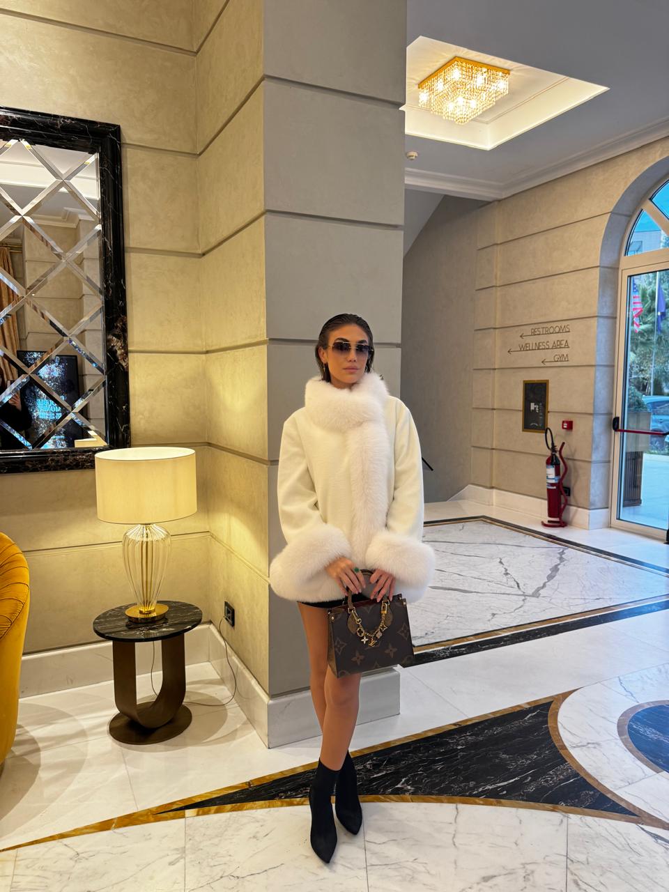 Ballerina white cashmire fox model