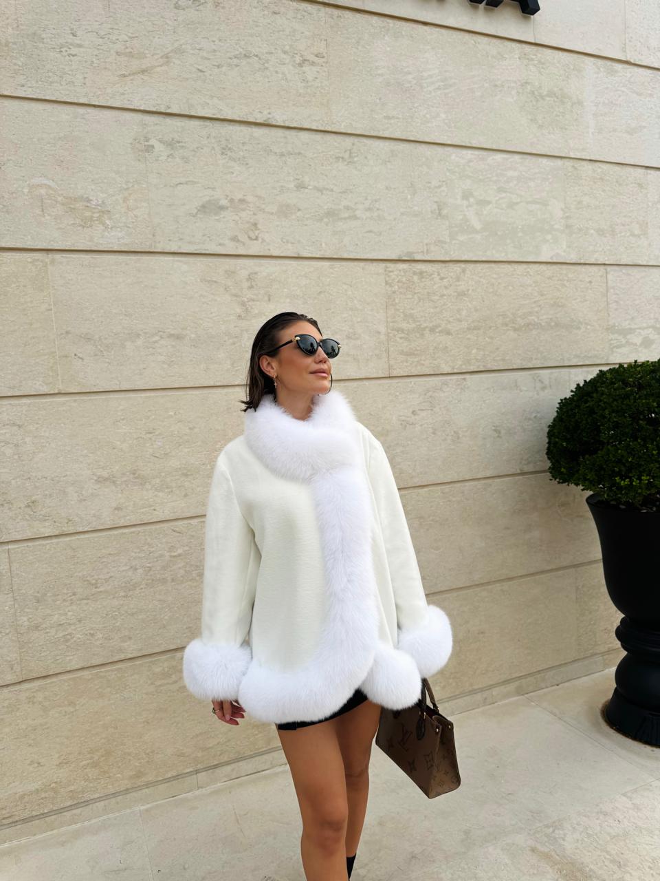 Ballerina white cashmire fox model