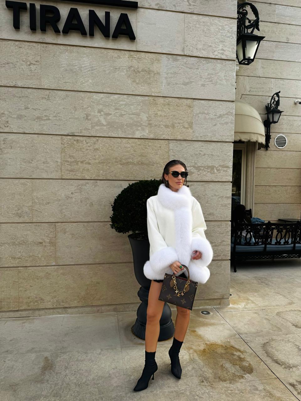 Ballerina white cashmire fox model