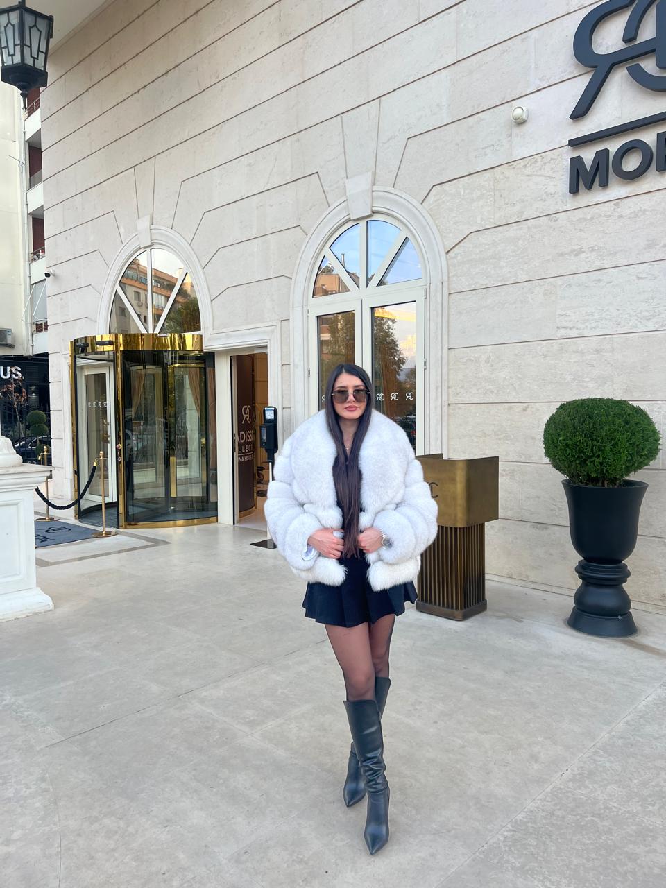 Big collar natural fox