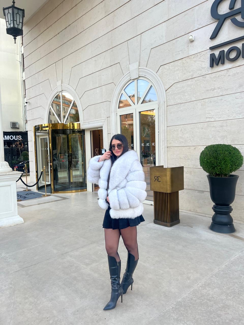 Big collar natural fox