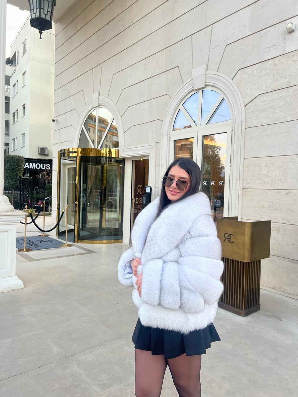 Big collar natural fox