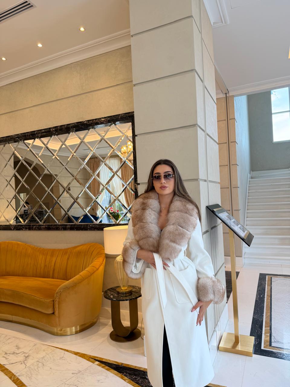 White cashmire with fox