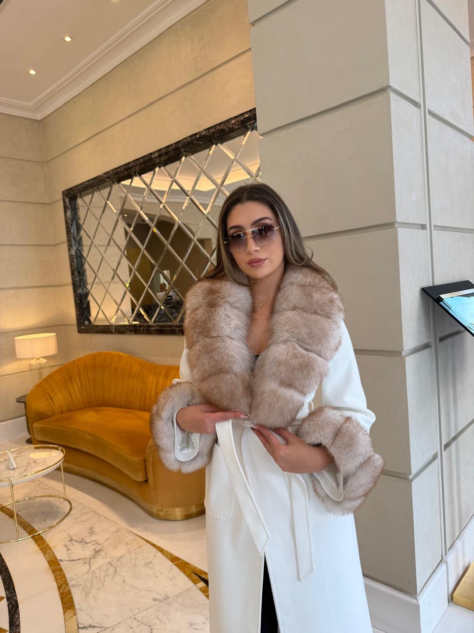 White cashmire with fox