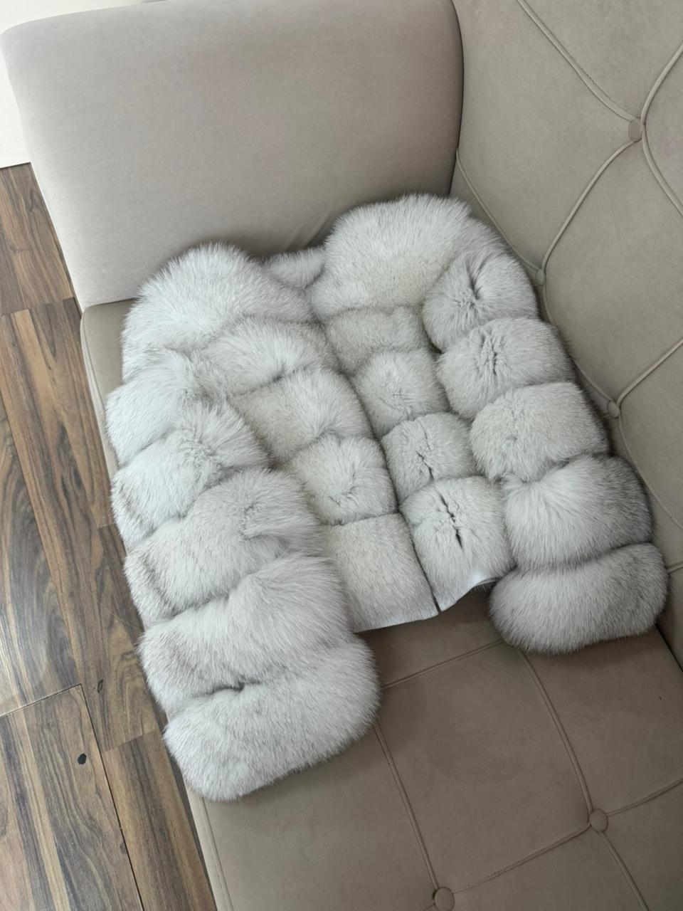 Natural full fox model